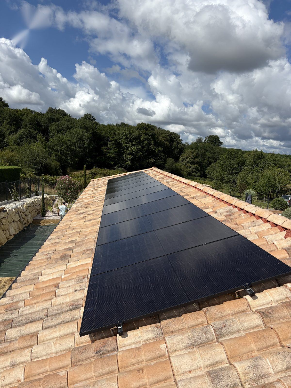 Panneaux photovoltaïques en surimposition sur toiture tuiles