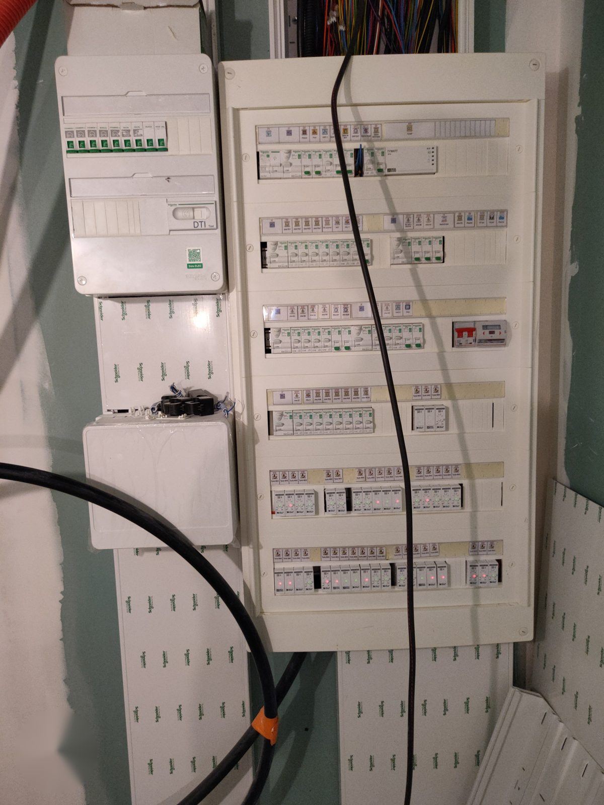 Tableau Schneider et coffret de communication sur installation neuve